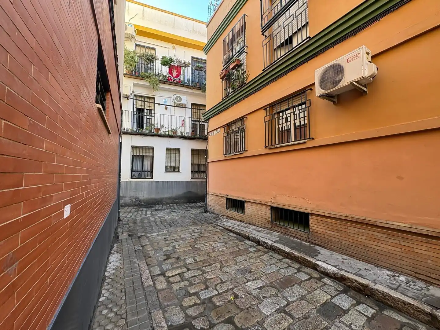 Exterior view of Flat for sale in Sevilla  with Air Conditioner, Terrace and Storage room