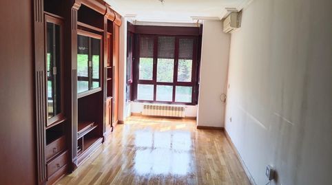 Foto 2 de Piso en venta en C/ Horizón, Orcasitas, Madrid Capital