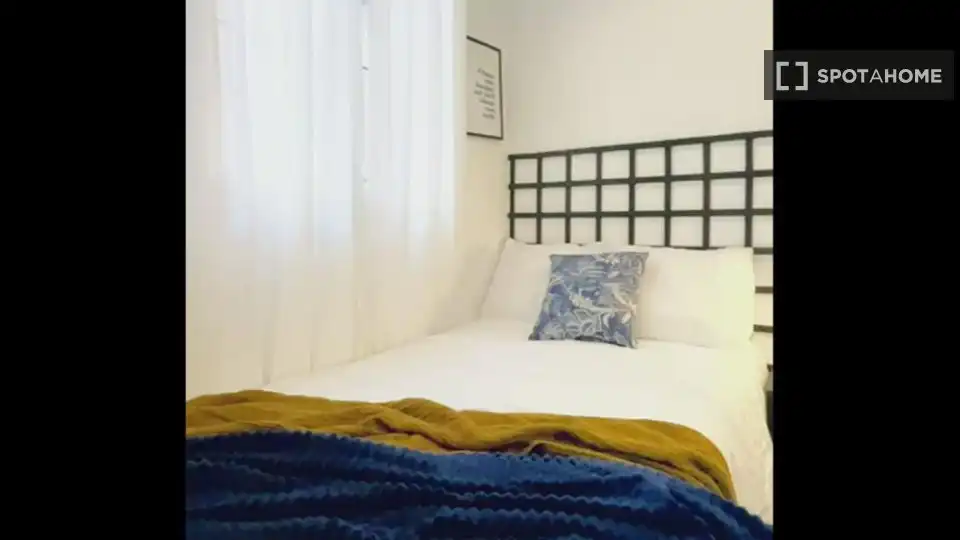 Bedroom of Flat for share in Madrid  with Air Conditioner, Heating and Terrace