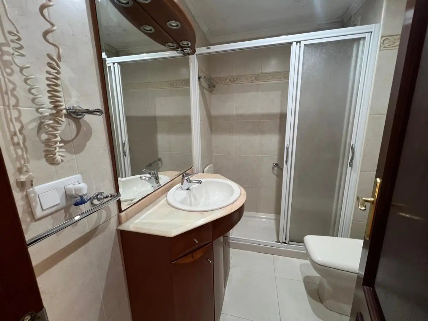 Bathroom of Flat for rent in Gijón   with Heating, Parquet flooring and Storage room