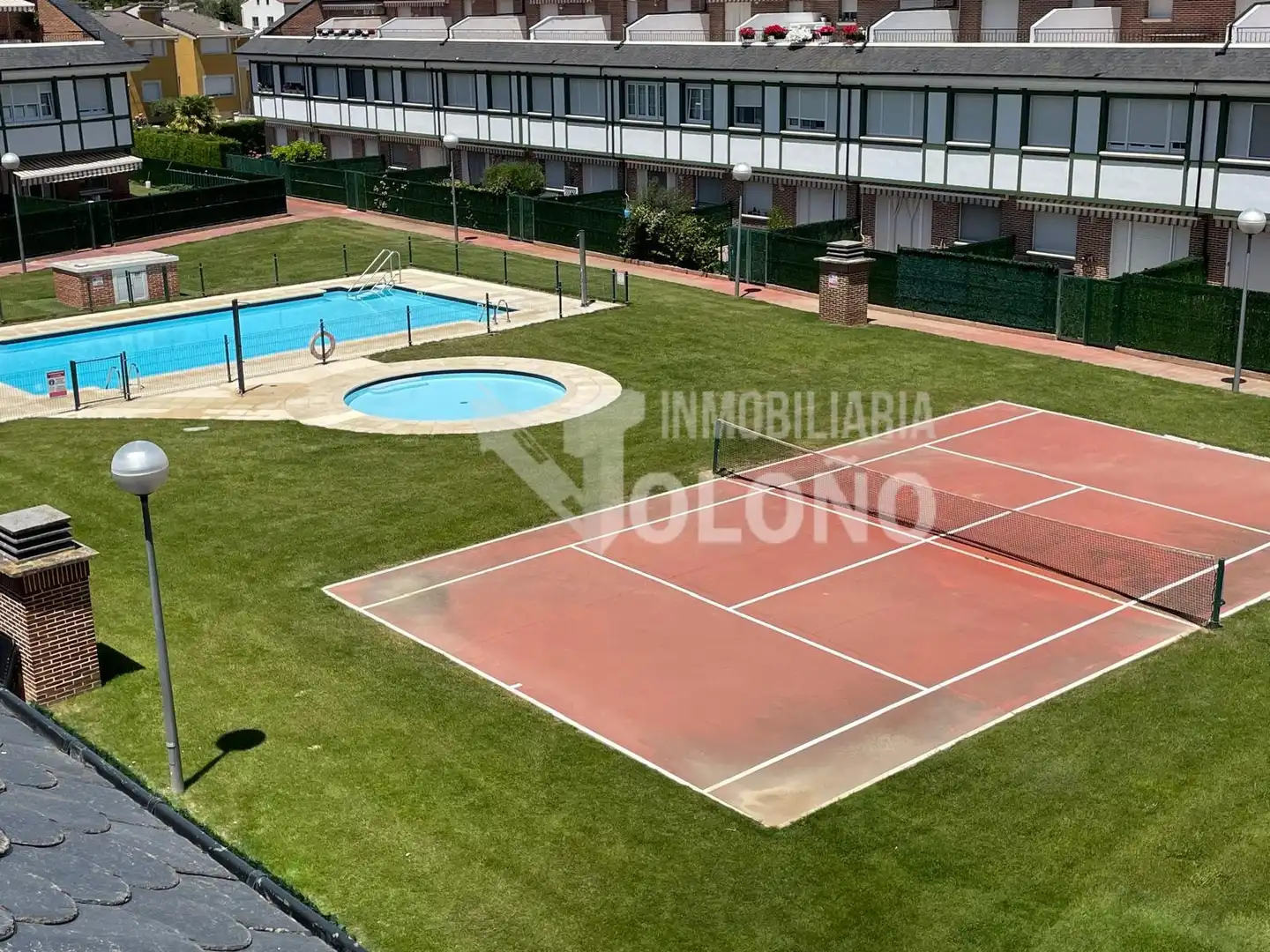 Piscina de Dúplex en venta en Castañares de Rioja con Calefacción, Parquet y Terraza