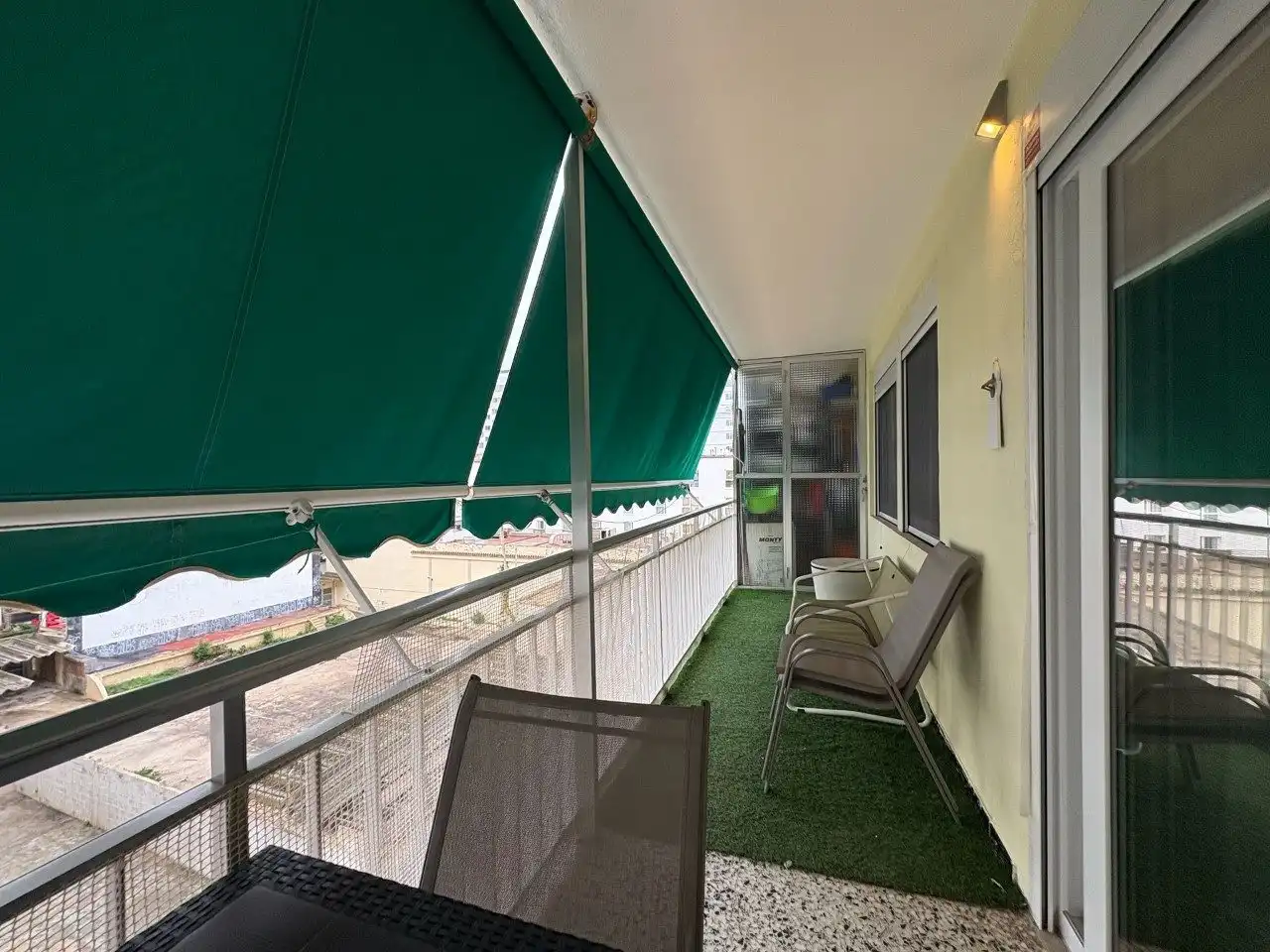 Terrasse von Wohnung zum Verkauf in Cullera mit Klimaanlage, Privatgarten und Terrasse