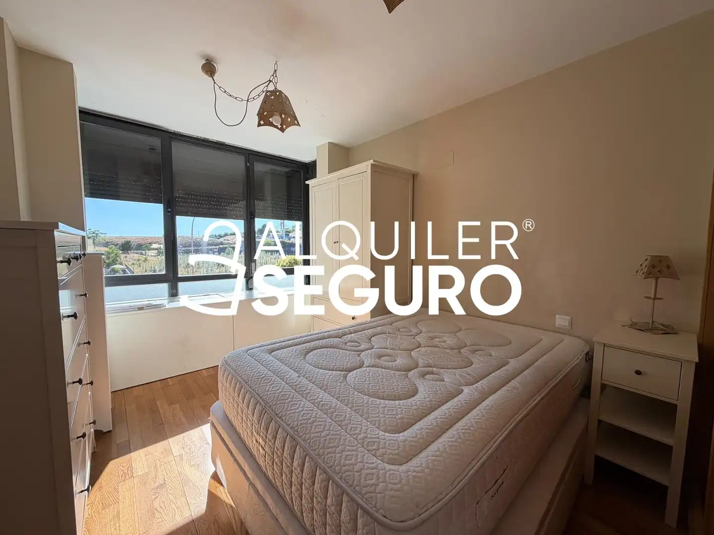 Habitación de Piso de alquiler en Madrid con Aire acondicionado, Calefacción y Piscina