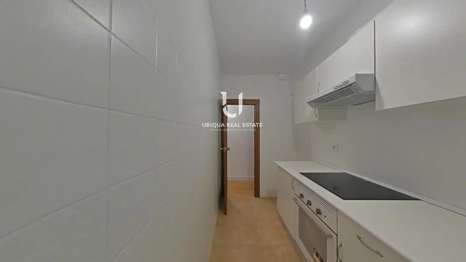Kitchen of Flat for sale in L'Hospitalet de Llobregat  with Parquet flooring and Oven