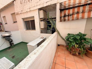 Casa con balcone in vendita a Centro Urbano
