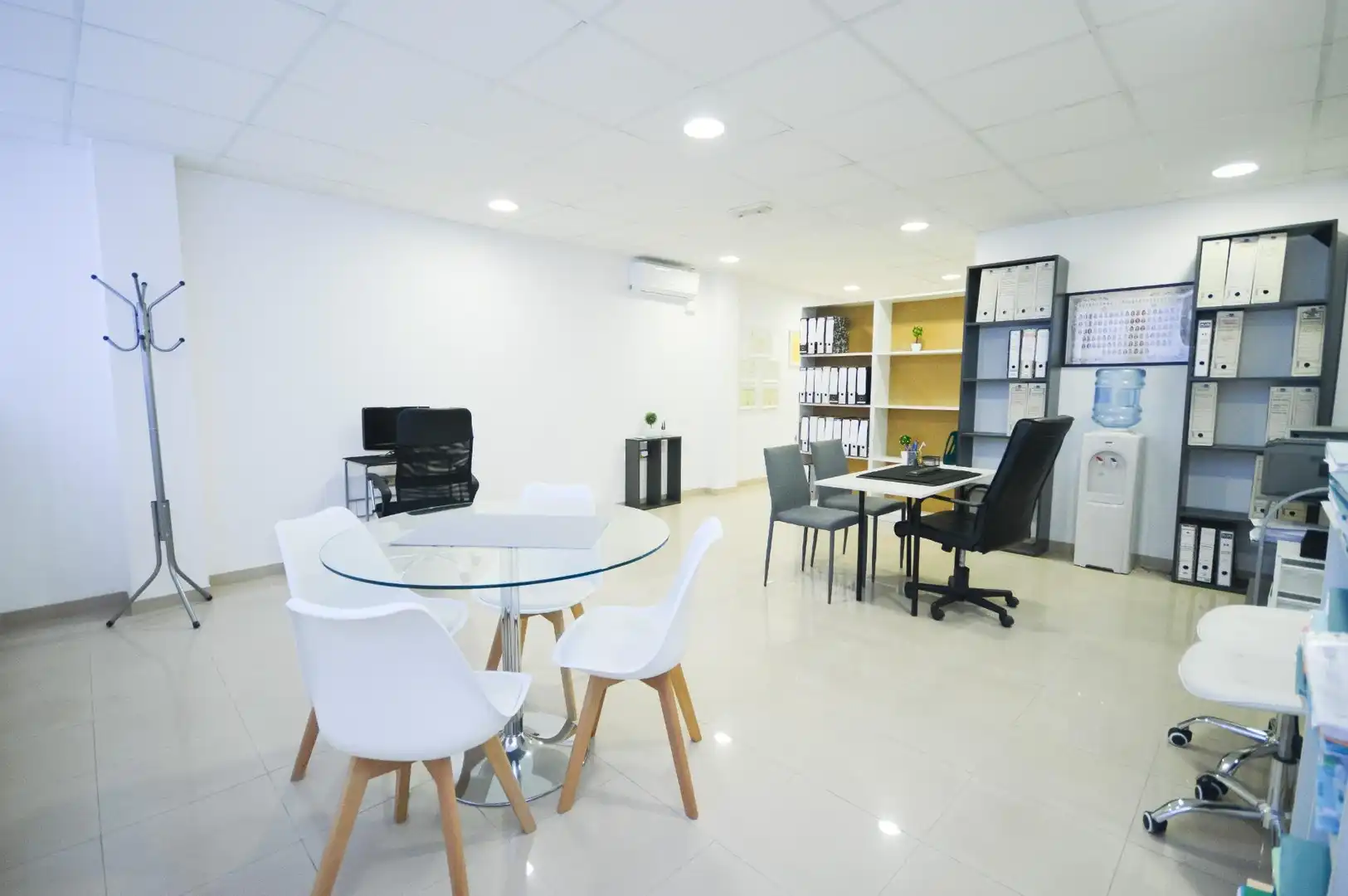 Office for sale in Roquetas de Mar  with Air Conditioner