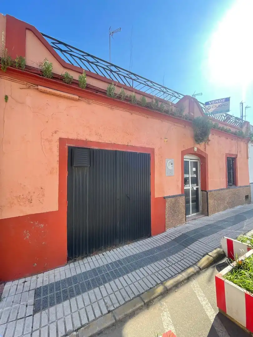Vista exterior de Casa o chalet en venta en Mairena del Alcor