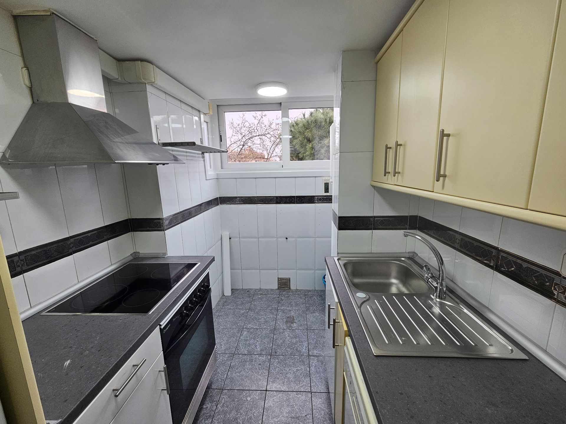 Kitchen of Flat for rent in  Madrid Capital  with Heating