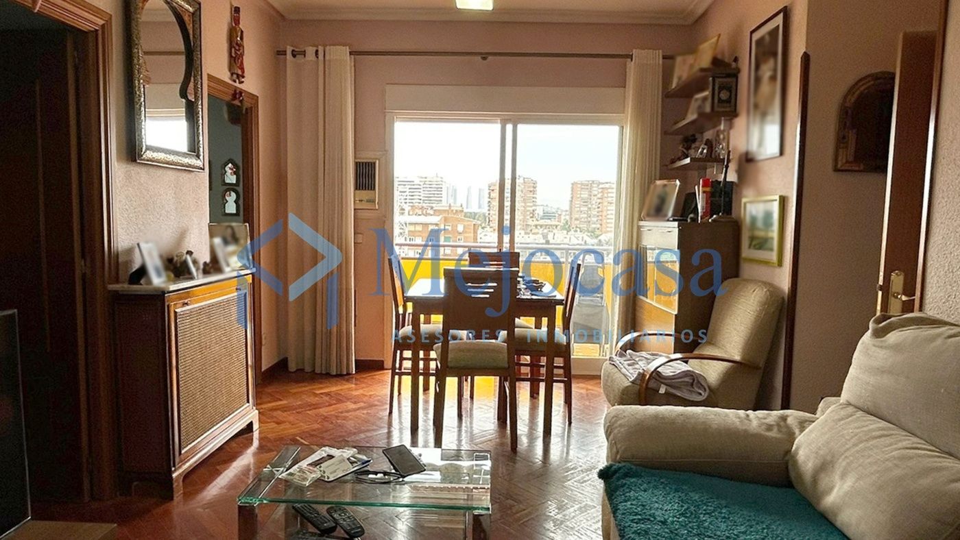 Living room of Flat for sale in  Madrid Capital  with Heating, Parquet flooring and Terrace