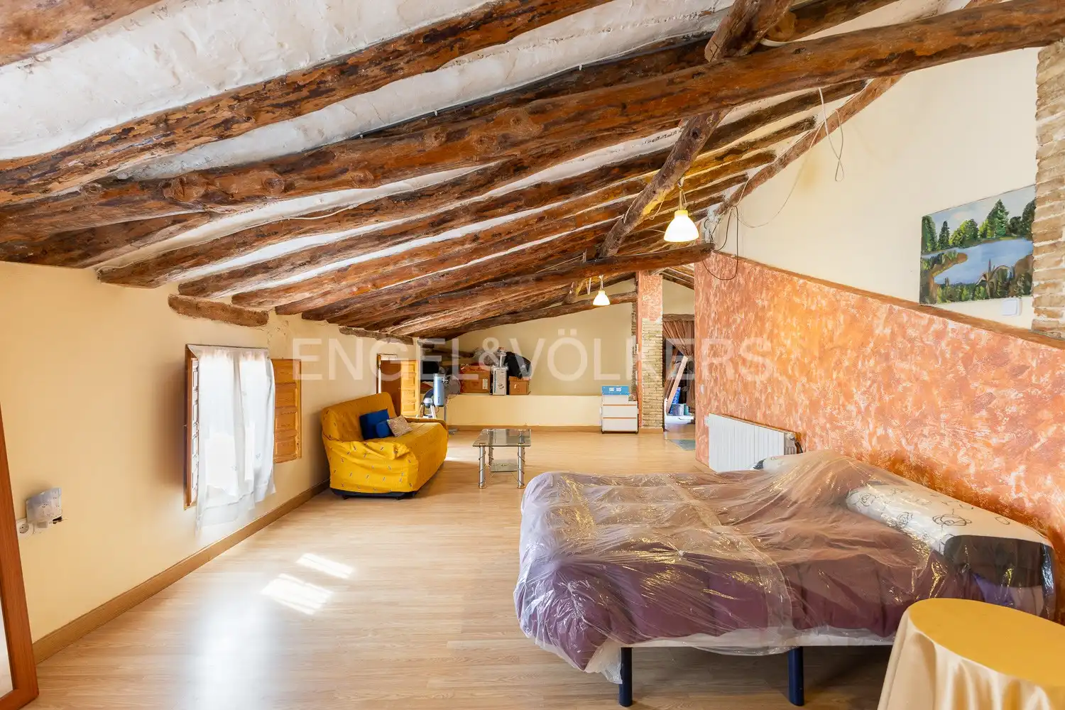 Sala d'estar de Finca rústica en venda en Requena amb Aire condicionat, Calefacció i Jardí privat