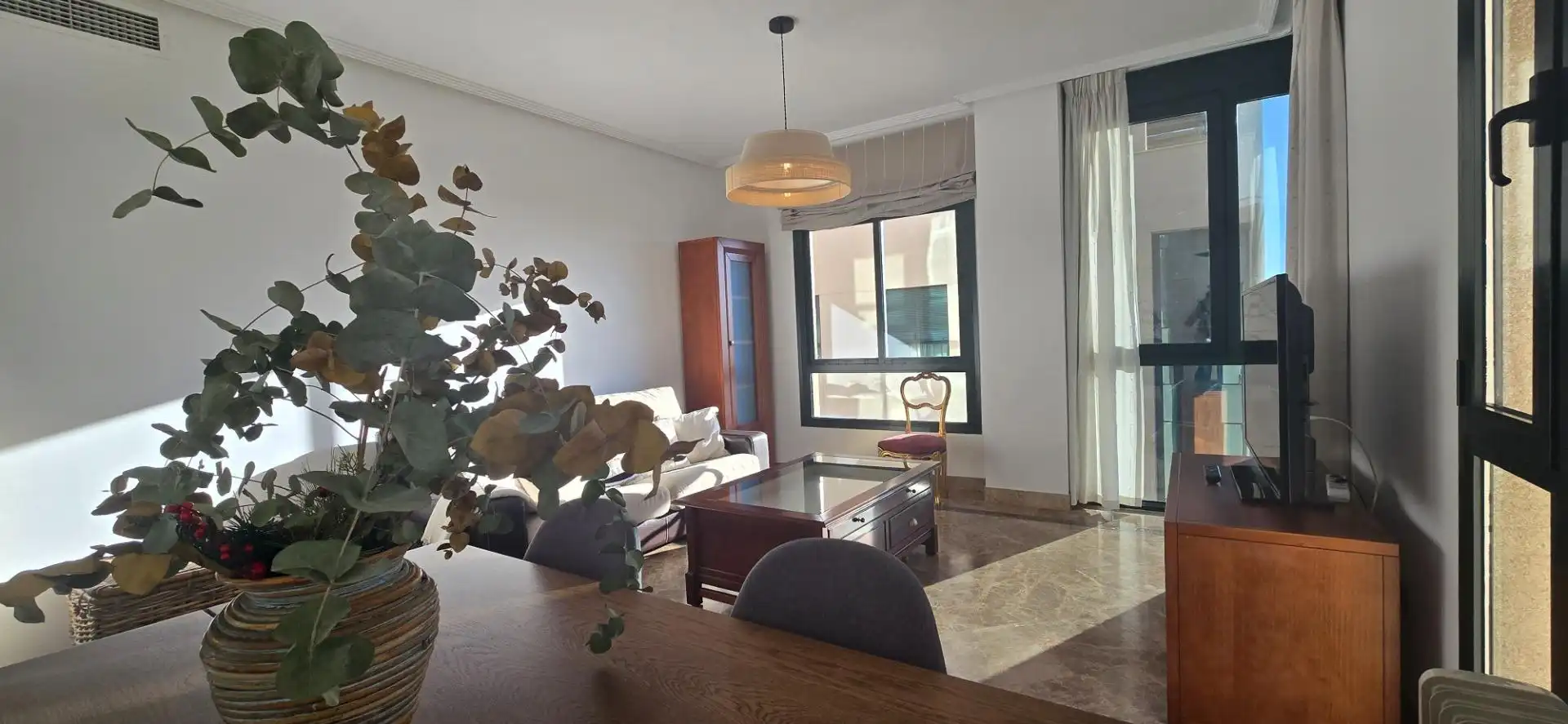 Sala d'estar de Pis de lloguer en Marbella amb Aire condicionat, Moblat i Jacuzzi