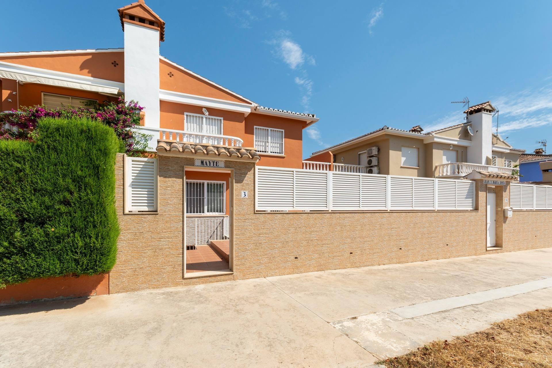 Exterior view of Single-family semi-detached for sale in Gandia  with Heating, Private garden and Terrace