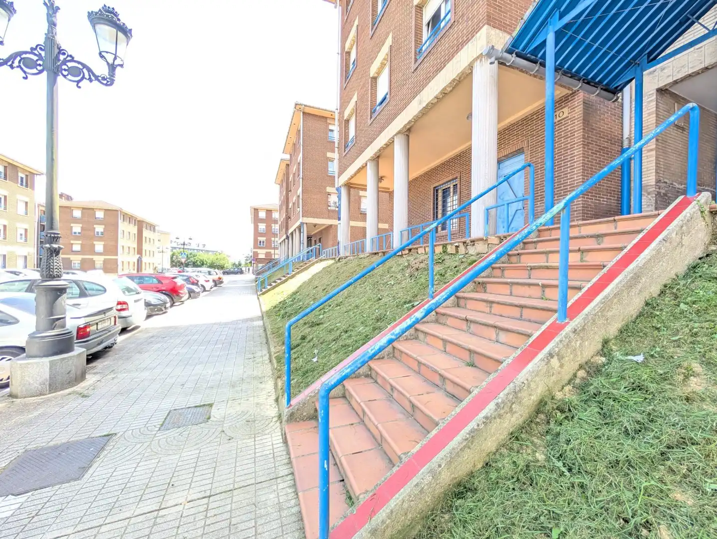 Vista exterior de Pis en venda en Oviedo  amb Calefacció i Terrassa