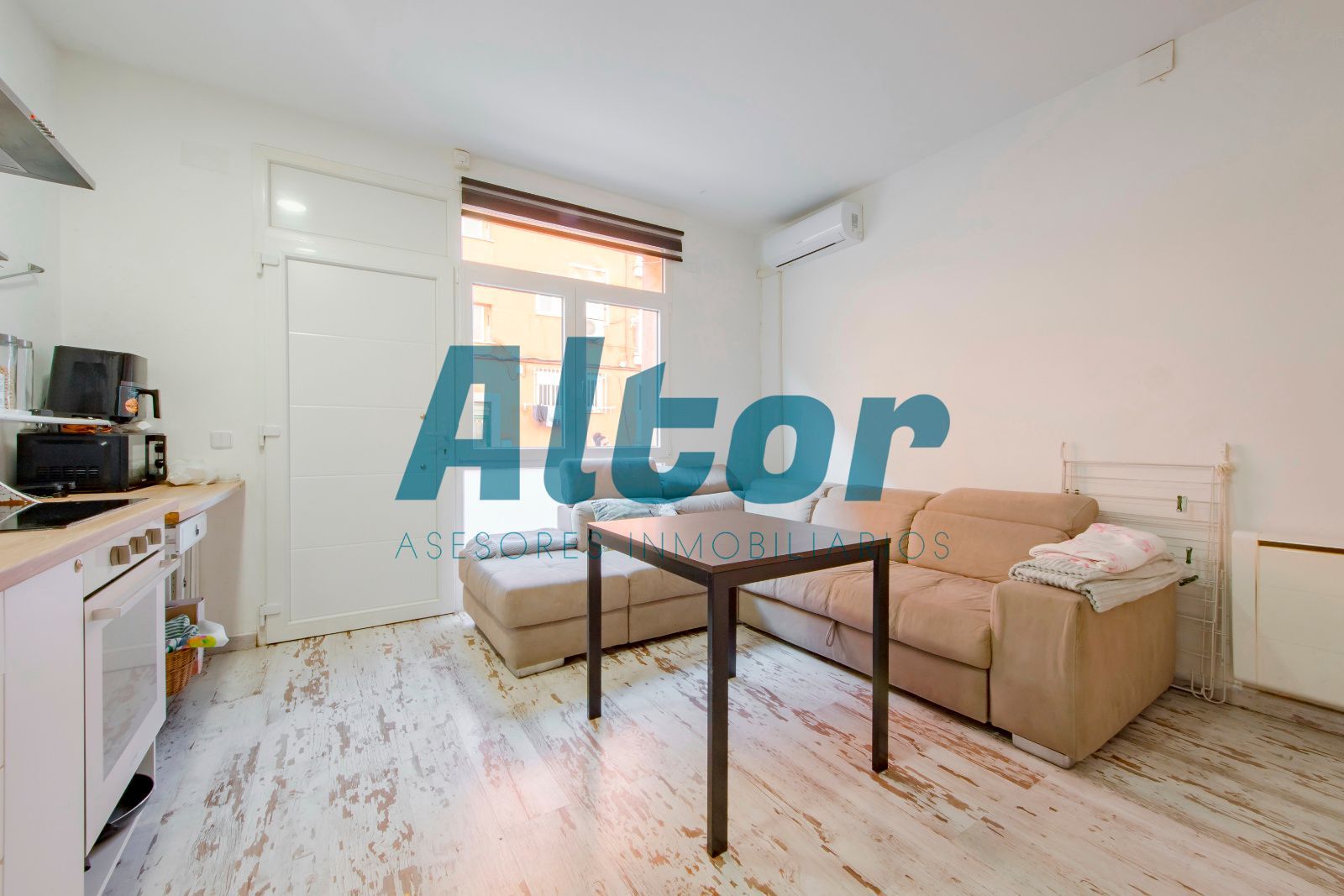 Habitación de Local en venta en  Madrid Capital con Aire acondicionado