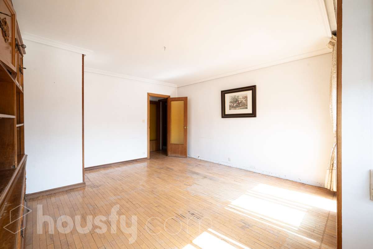 Living room of Flat for sale in Valladolid Capital  with Heating, Parquet flooring and Terrace