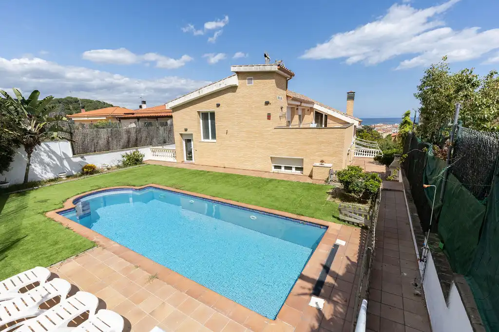 Casa amb piscina en venda a Canet de Mar, imagen 5