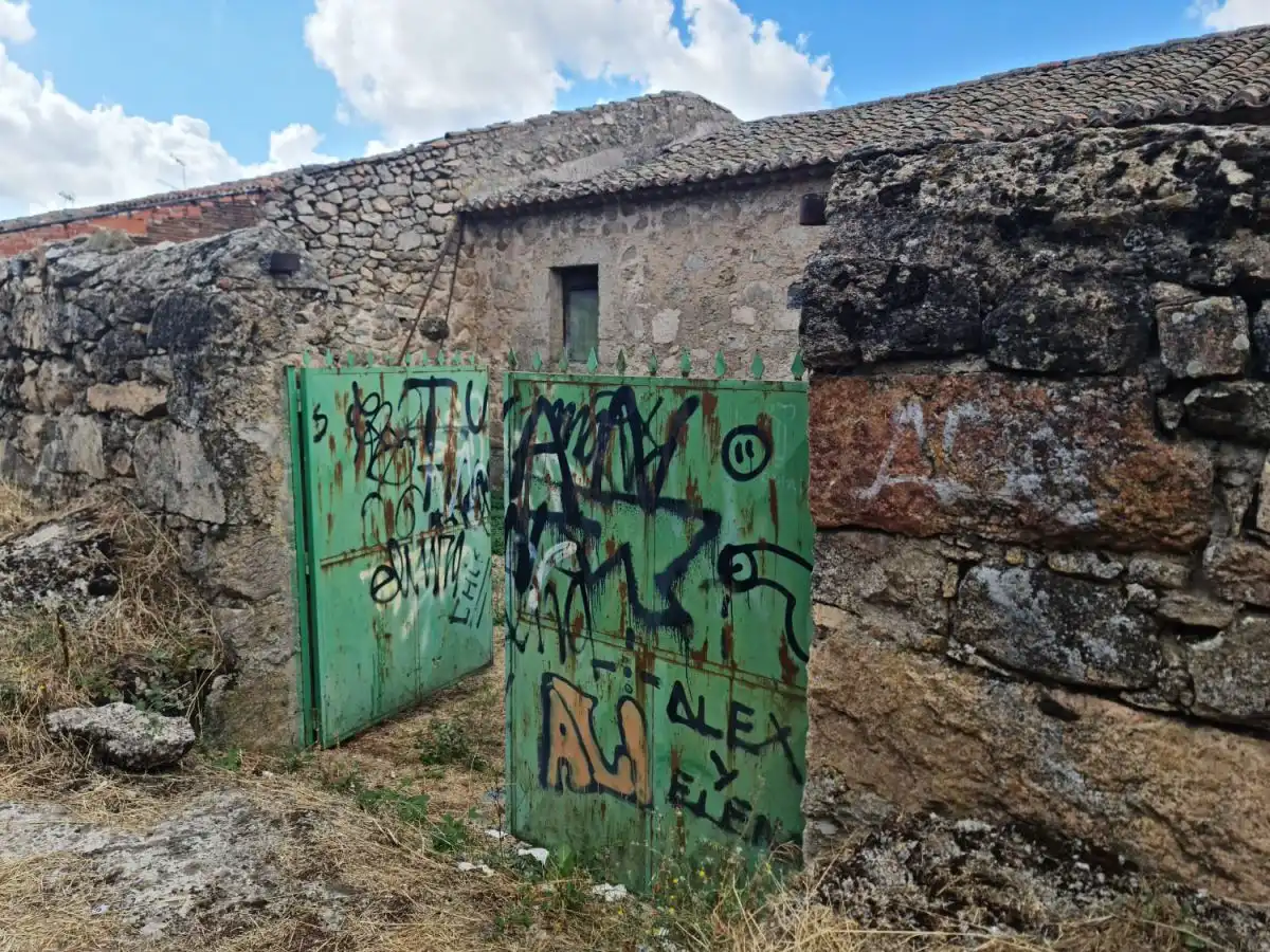 Vista exterior de Casa o chalet en venta en Navalperal de Pinares con Calefacción, Terraza y Trastero