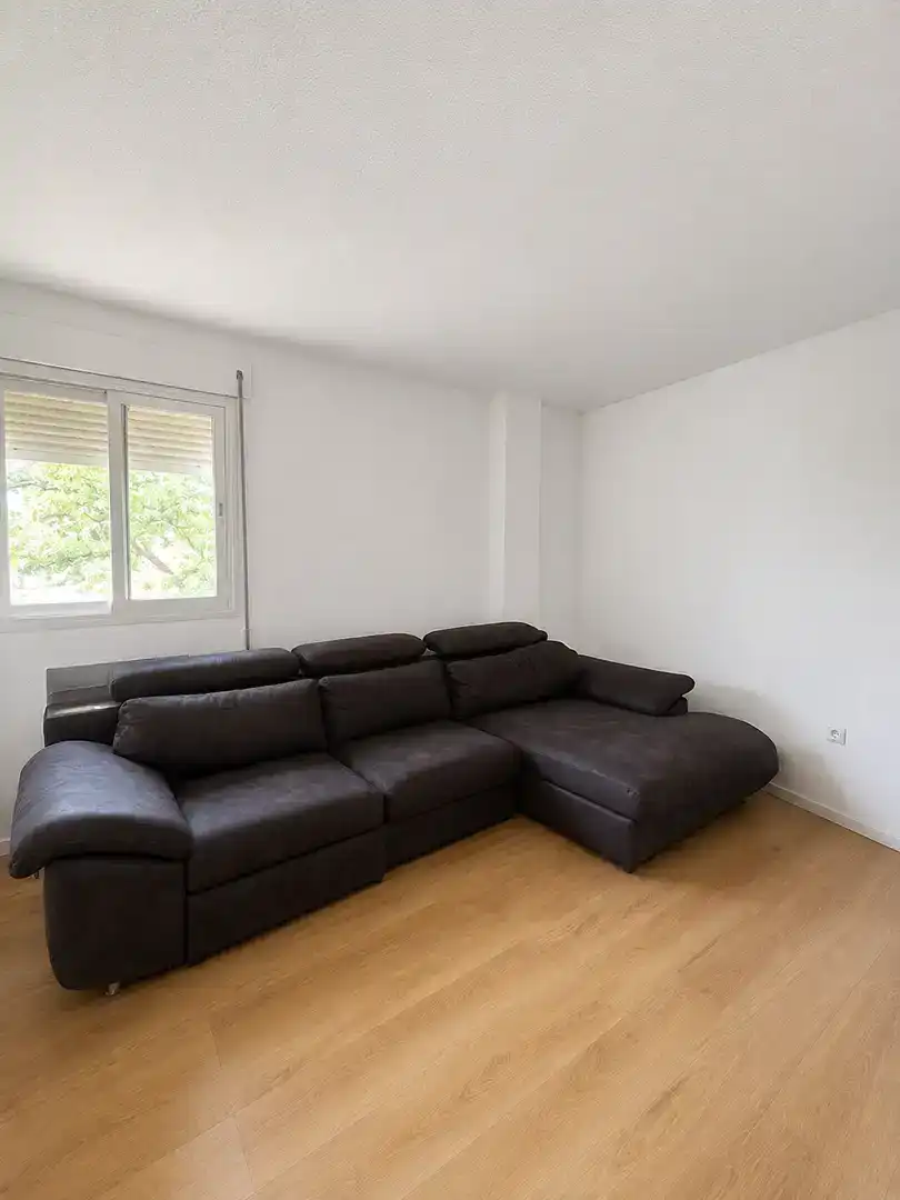 Sala d'estar de Pis en venda en Las Rozas de Madrid amb Aire condicionat i Balcó