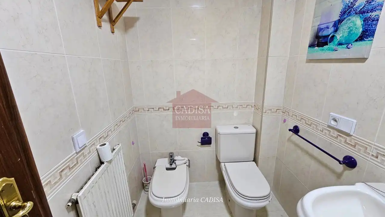 Baño de Apartamento en venta en Salamanca con Calefacción, Piscina y Amueblado