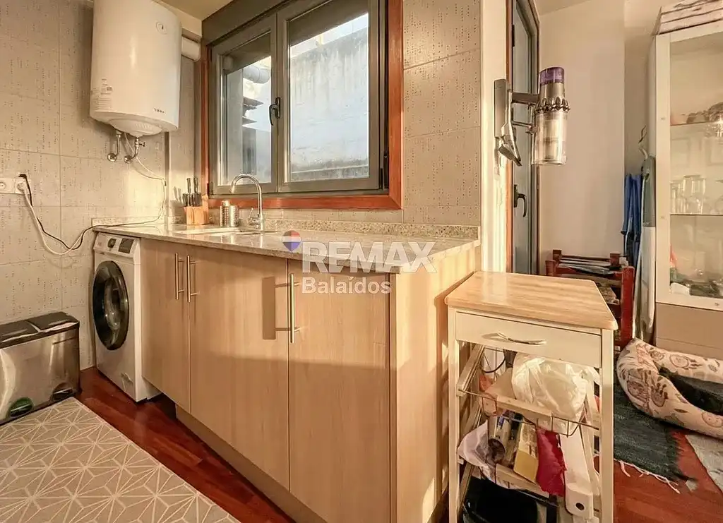 Cuina de Pis en venda en Vigo  amb Calefacció, Parquet i Traster