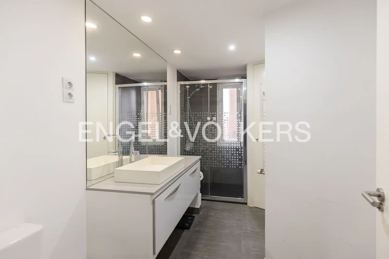 Baño de Ático en venta en Madrid con Aire acondicionado, Calefacción y Terraza