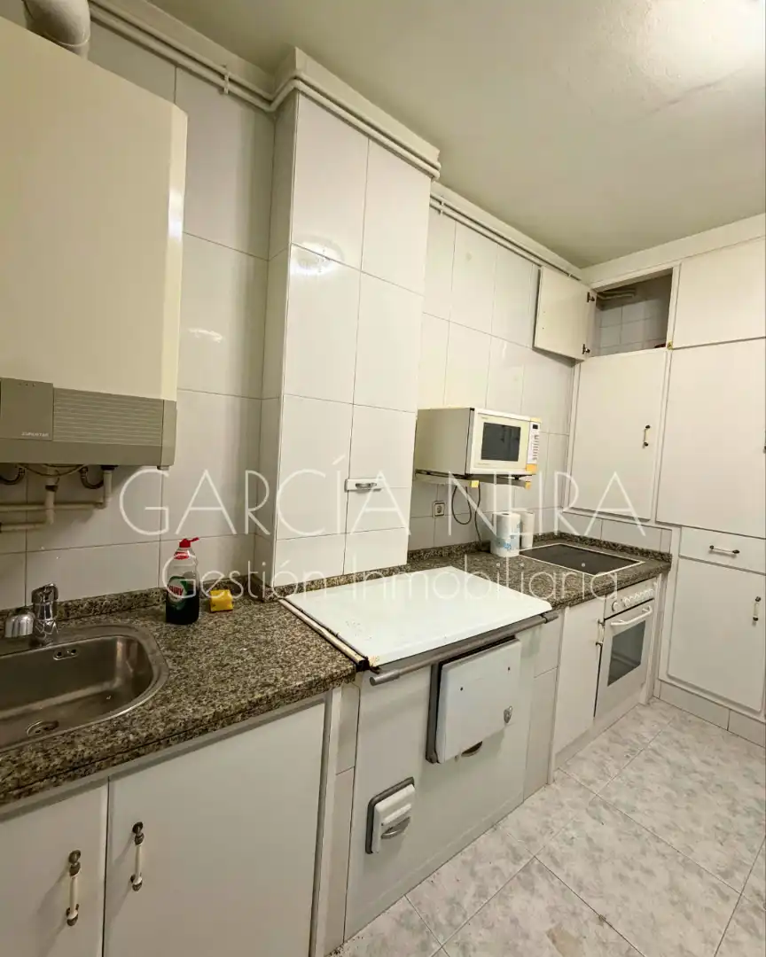 Cocina de Piso en venta en Gijón  con Calefacción, Parquet y Amueblado