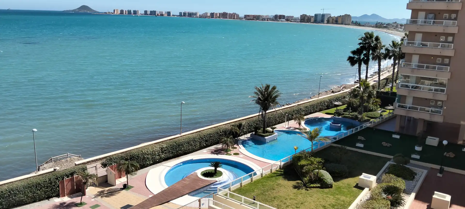 Schwimmbecken von Wohnung zum Verkauf in La Manga del Mar Menor mit Klimaanlage, Heizung und Privatgarten