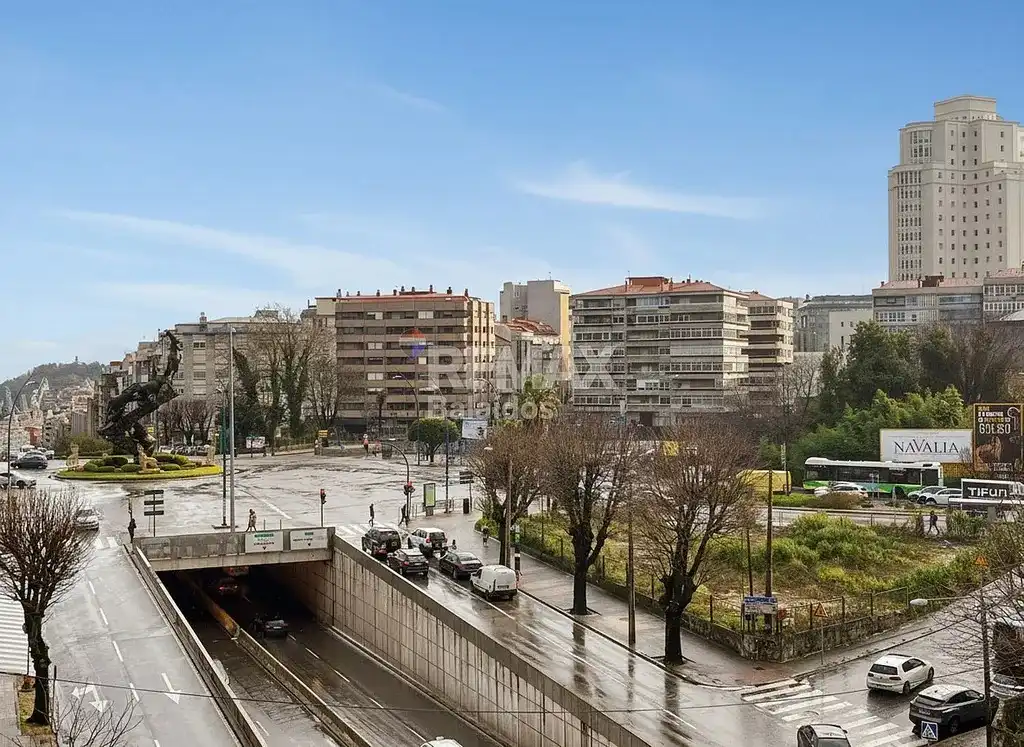 Vista exterior de Piso en venta en Vigo  con Calefacción, Parquet y Terraza