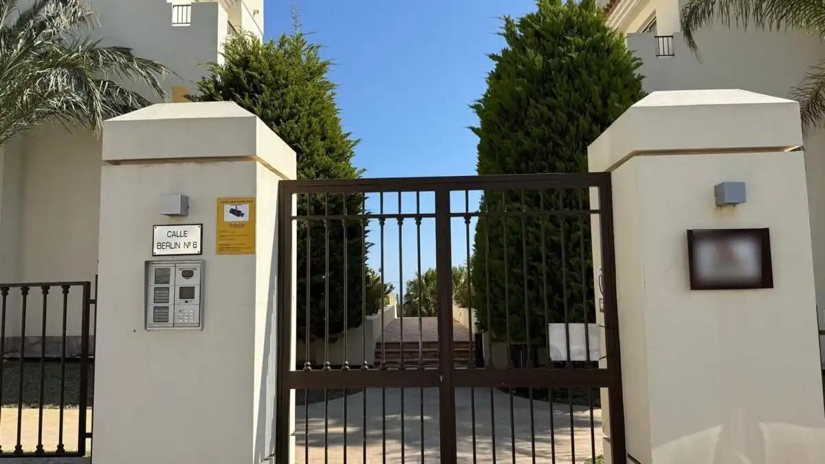 Vista exterior de Dúplex en venta en Finestrat con Aire acondicionado