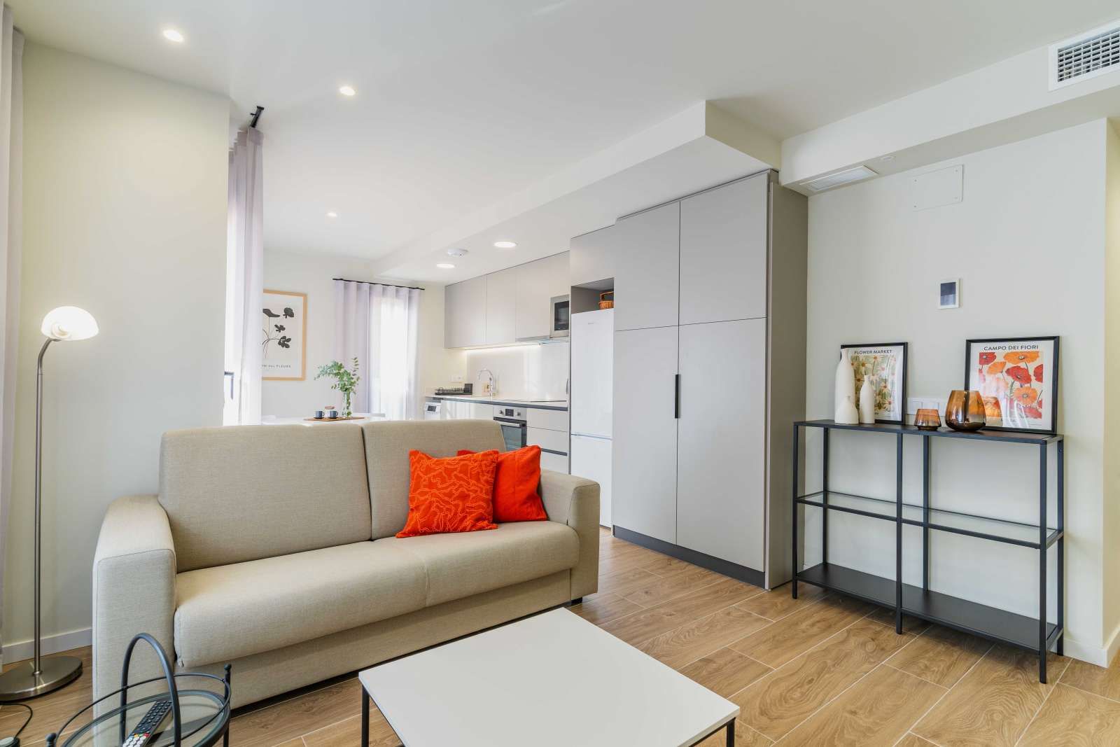 Sala de estar de Estudio para compartir en  Valencia Capital con Aire acondicionado, Terraza y Amueblado