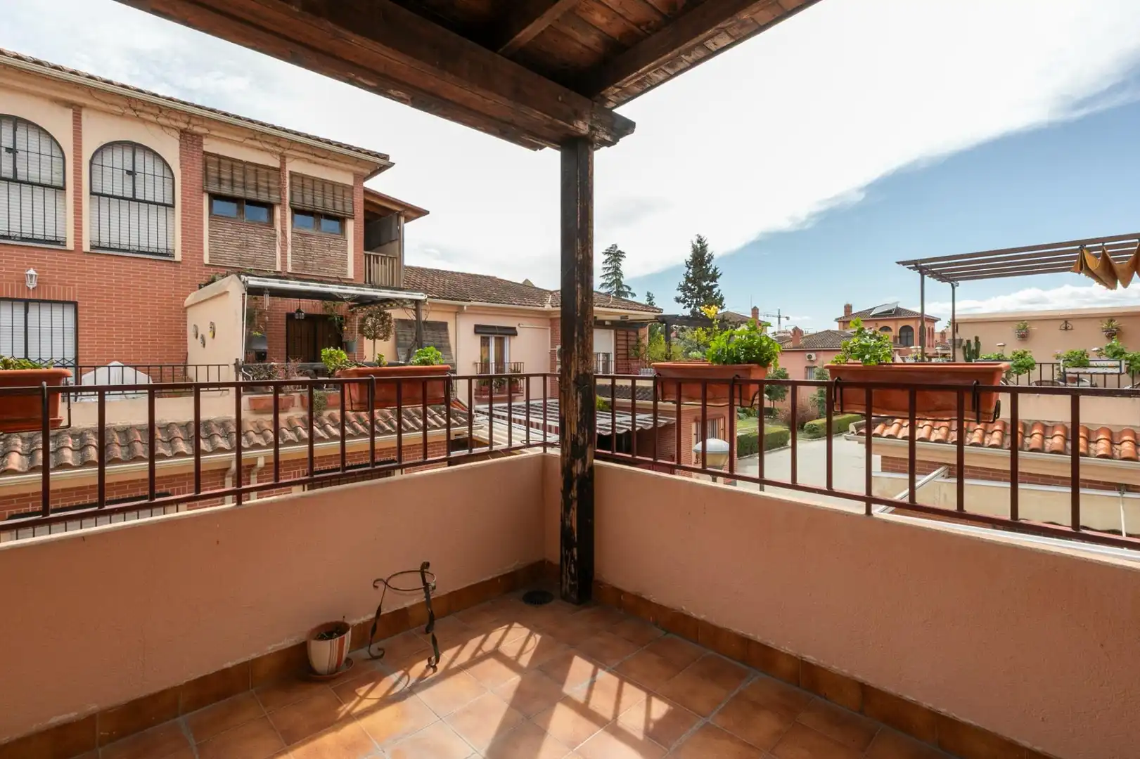Casa adosada en venta en Angustias - Chana - Encina