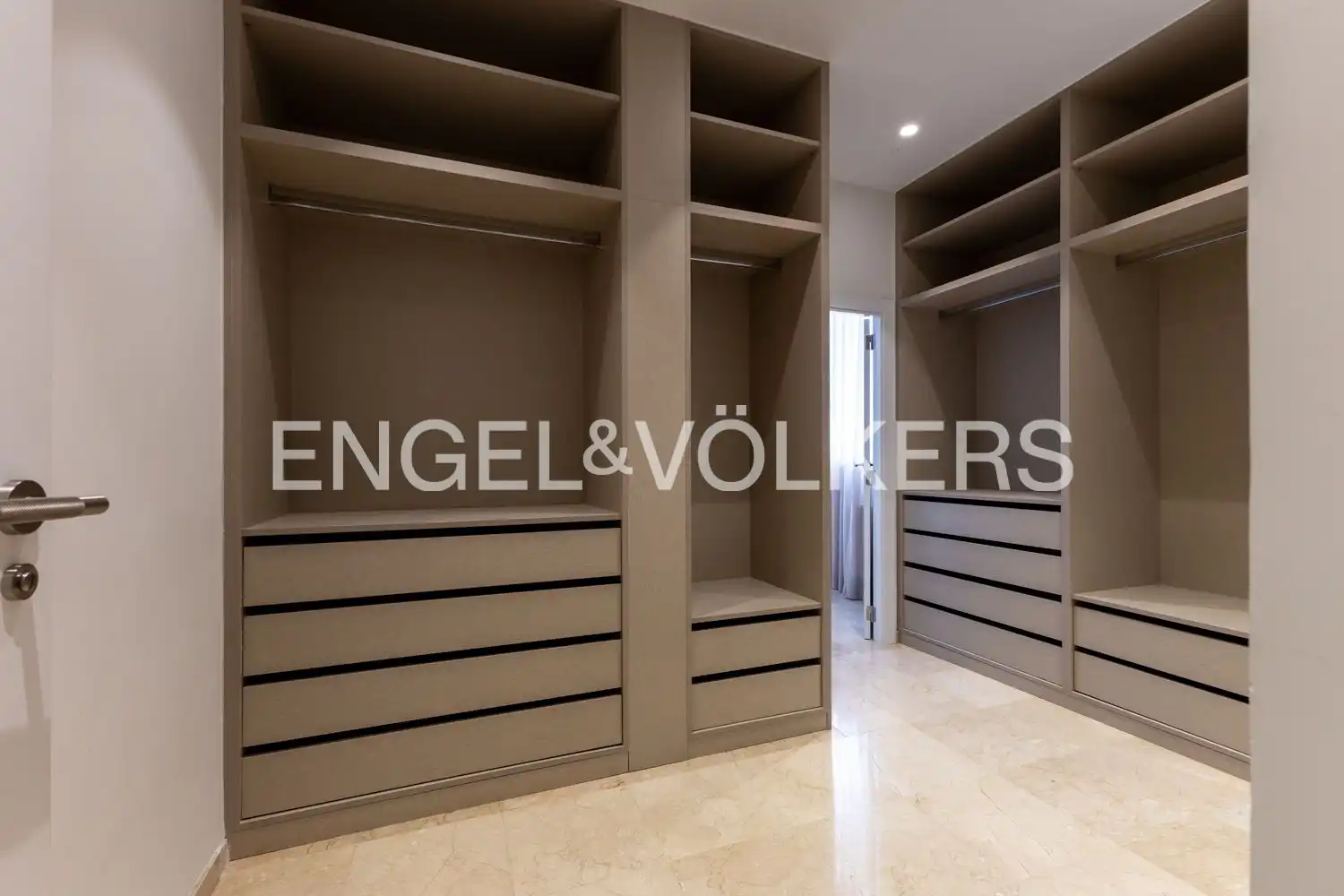 Habitación de Piso de alquiler en Valencia con Aire acondicionado, Calefacción y Amueblado