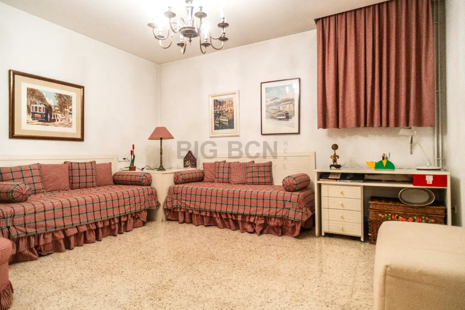 Sala d'estar de Casa o xalet en venda en Barcelona amb Aire condicionat, Calefacció i Jardí privat