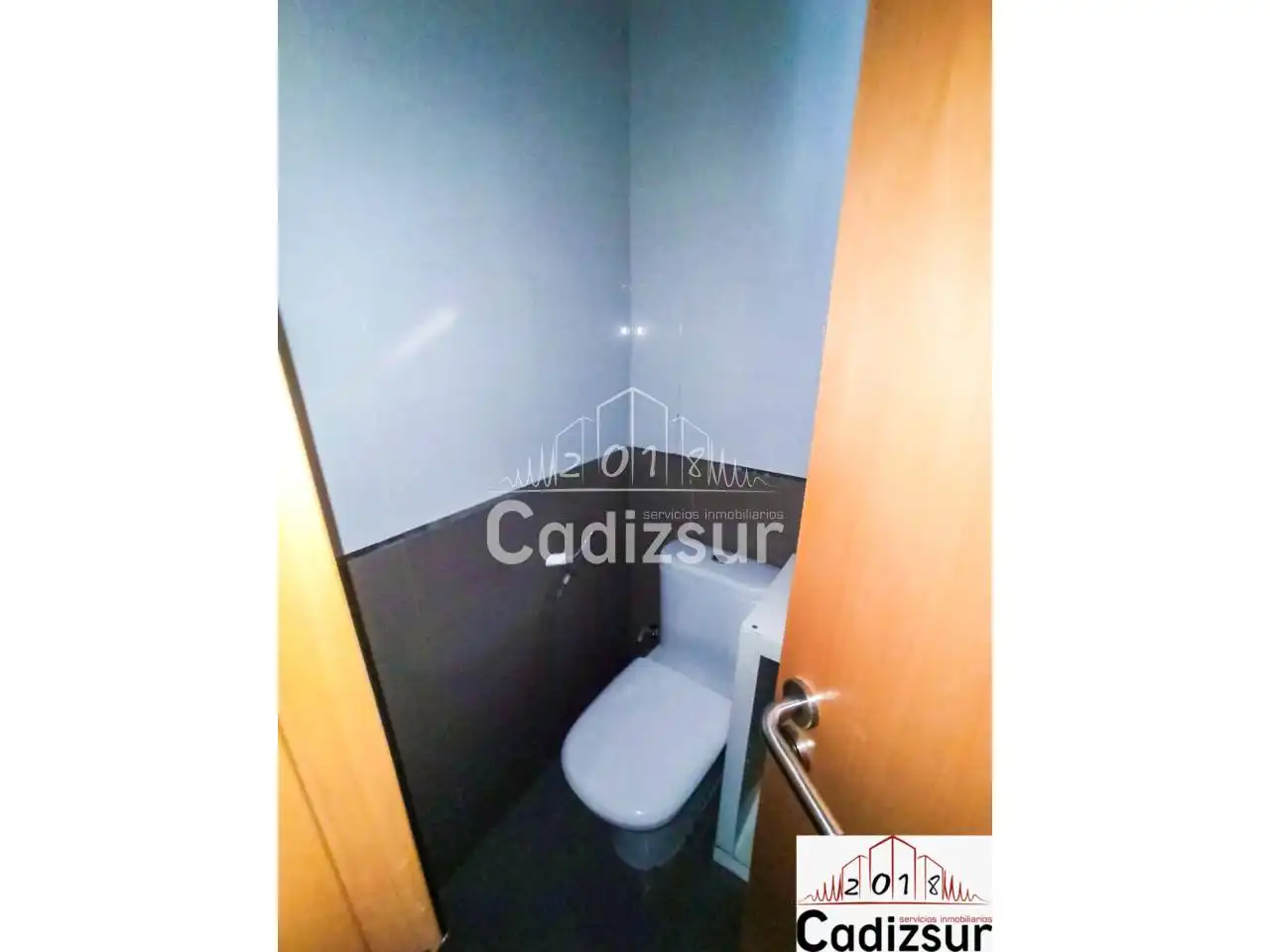 Habitación de Local en venta en Cádiz con Aire acondicionado