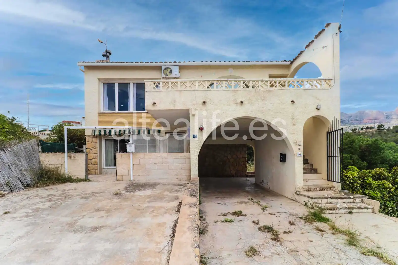 Vista exterior de Casa o chalet en venta en La Nucia con Aire acondicionado, Jardín privado y Terraza
