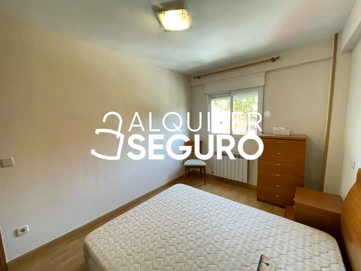 Dormitori de Pis de lloguer en Madrid amb Aire condicionat, Calefacció i Terrassa