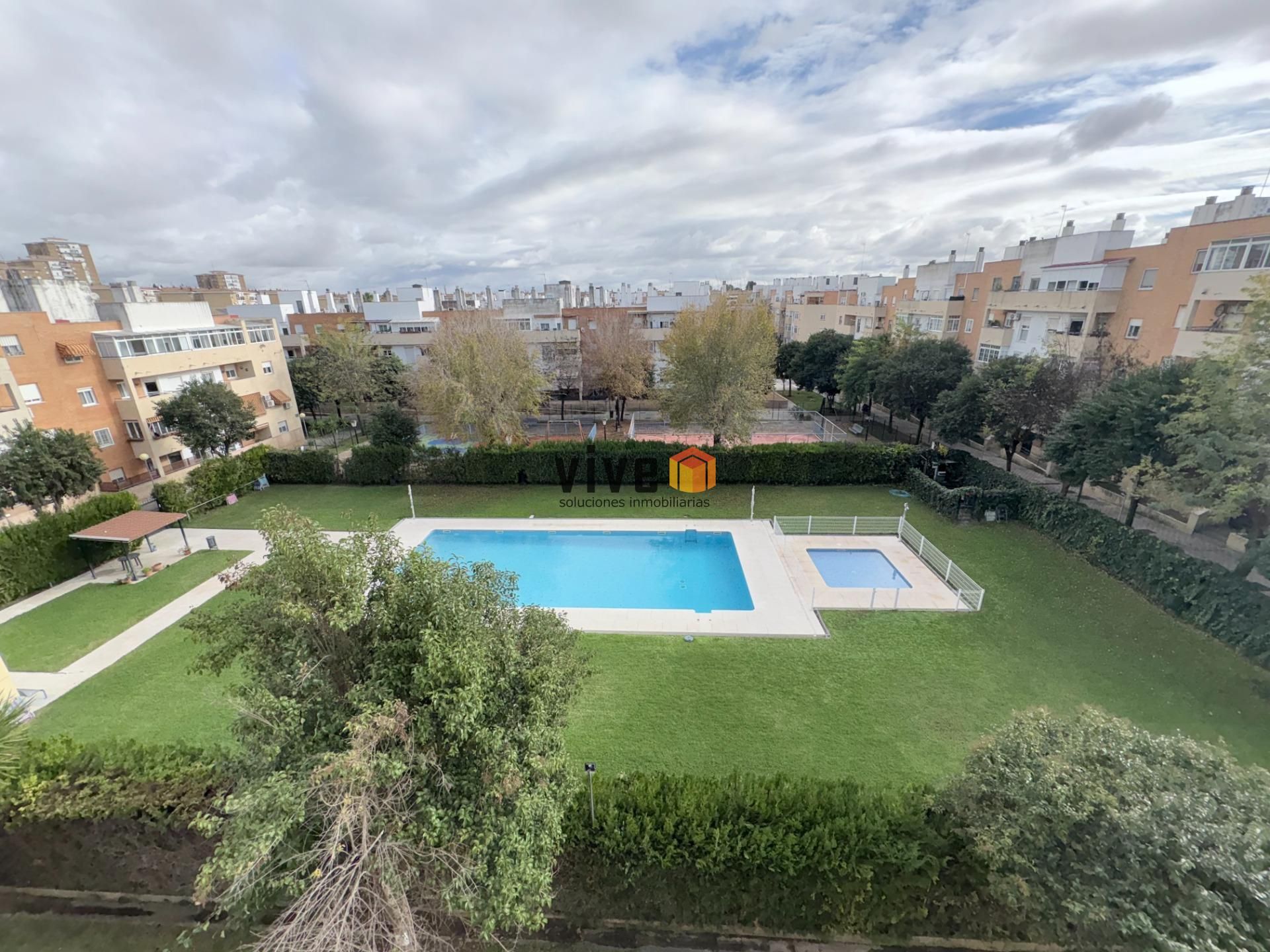 Jardí de Pis de lloguer en Mairena del Aljarafe amb Aire condicionat, Terrassa i Piscina comunitària