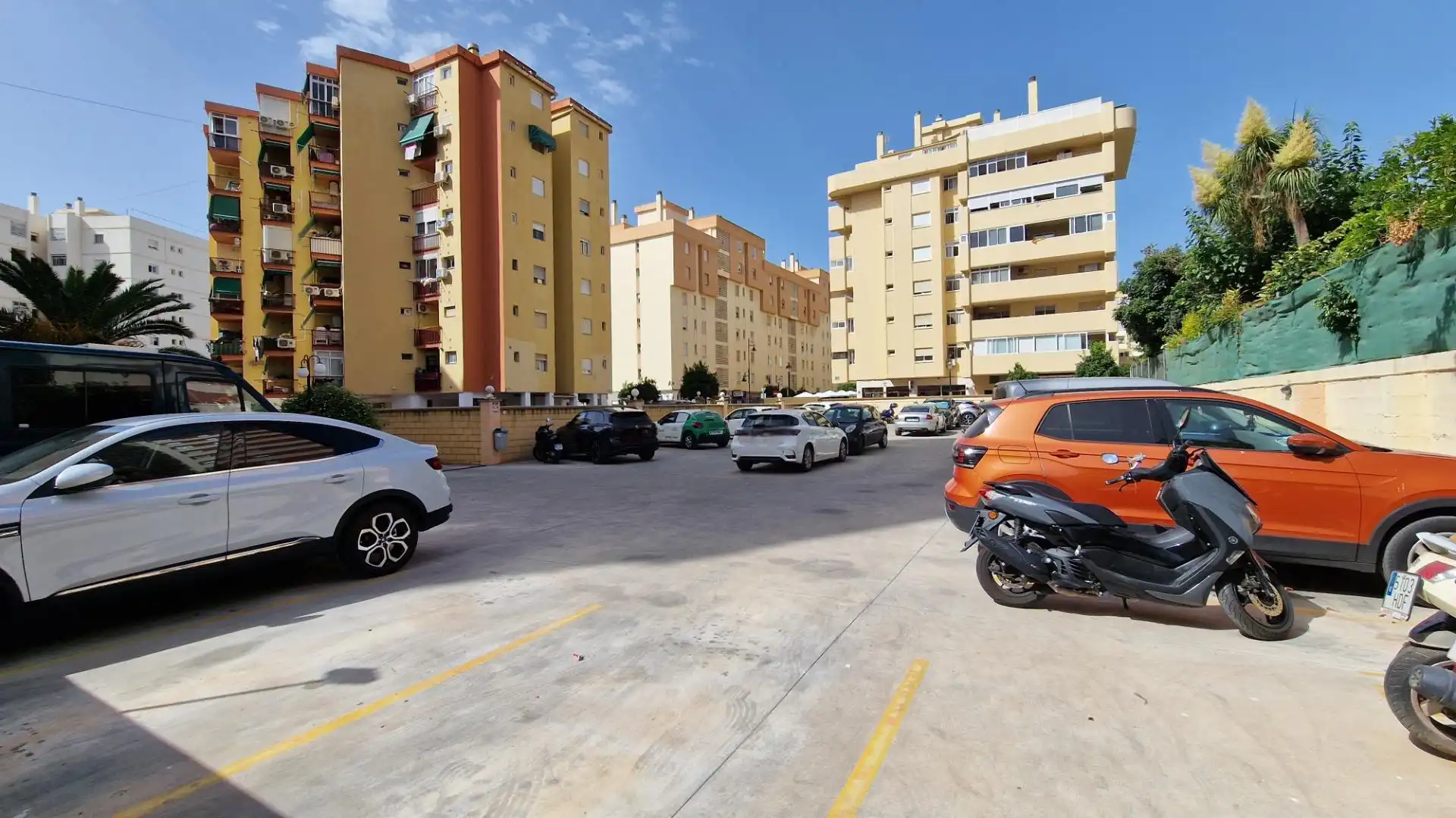 Aparcament de Estudi en venda en Fuengirola amb Aire condicionat, Calefacció i Jardí privat