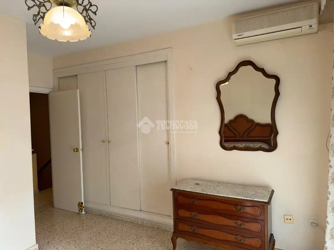 Habitación de Casa adosada en venta en Sevilla con Aire acondicionado y Alarma