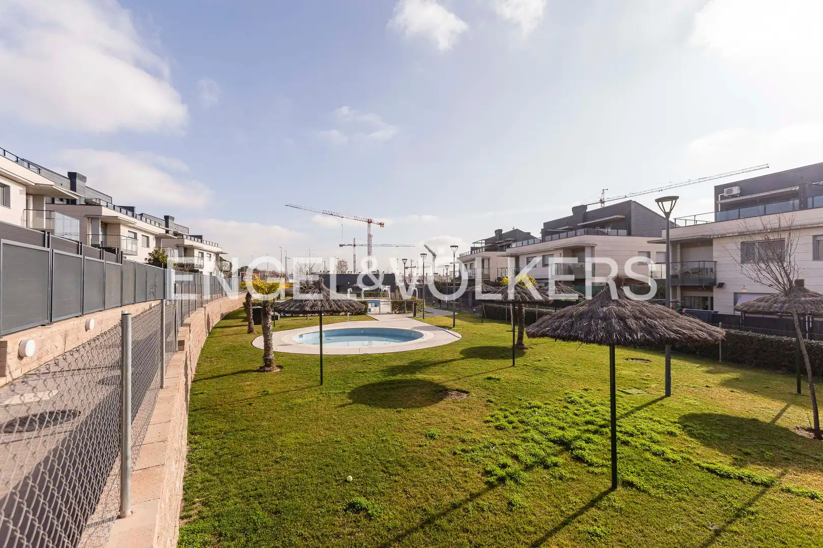 Terrassa de Casa adosada en venda en Boadilla del Monte amb Aire condicionat, Calefacció i Jardí privat