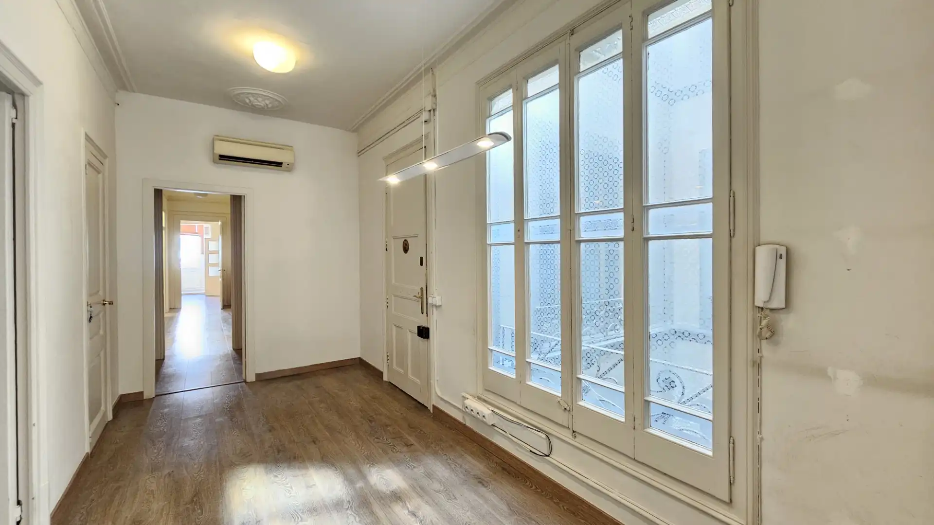 Büro zur Miete in Barcelona mit Heizung und Internet