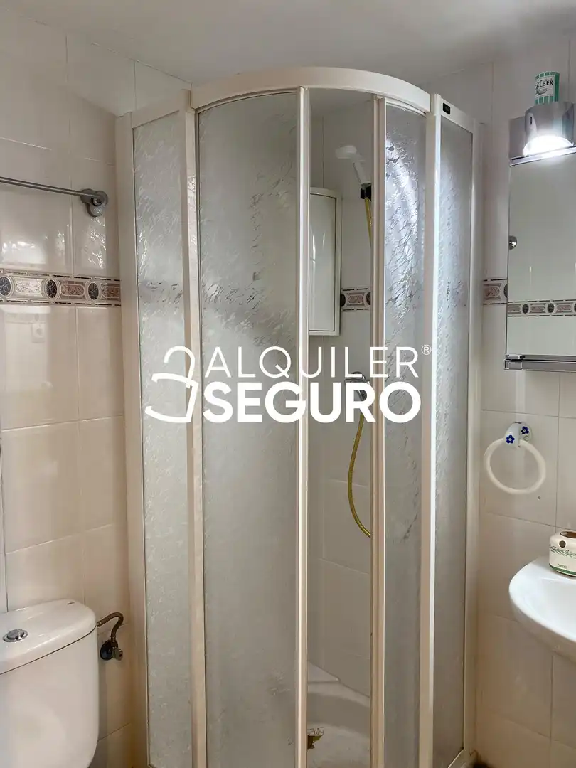 Baño de Piso de alquiler en Murcia con Aire acondicionado, Calefacción y Amueblado