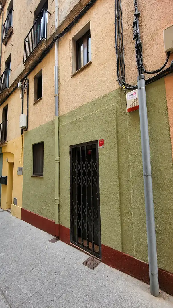 Vista exterior de Dúplex en venta en La Bisbal d'Empordà con Terraza, Balcón y Internet