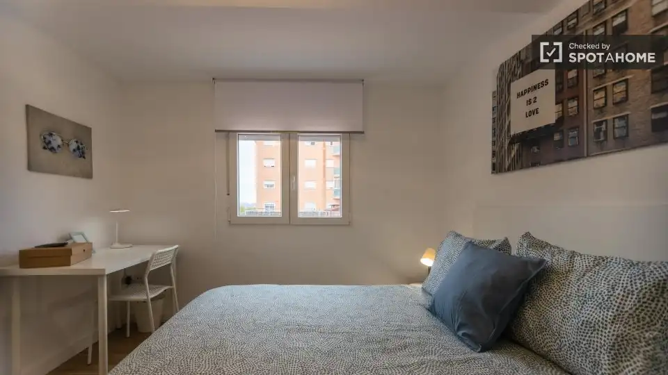 Habitación de Piso de alquiler en Valencia con Aire acondicionado, Calefacción y Amueblado