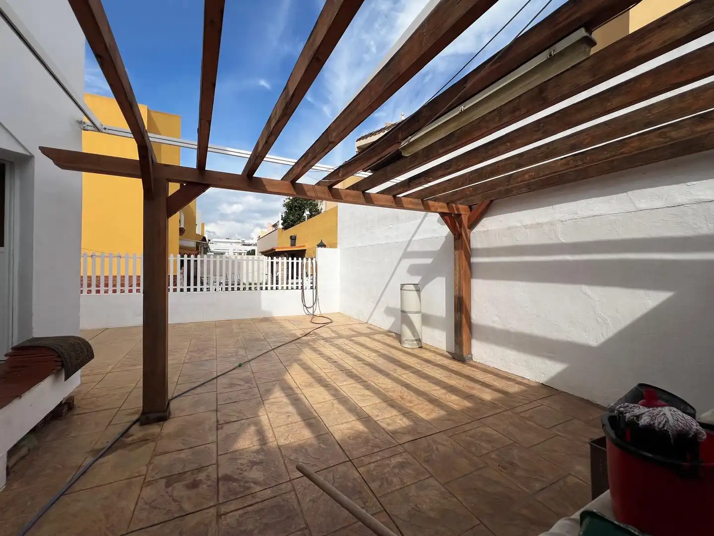 Terrassa de Casa adosada en venda en Vélez-Málaga amb Terrassa, Traster i Piscina comunitària
