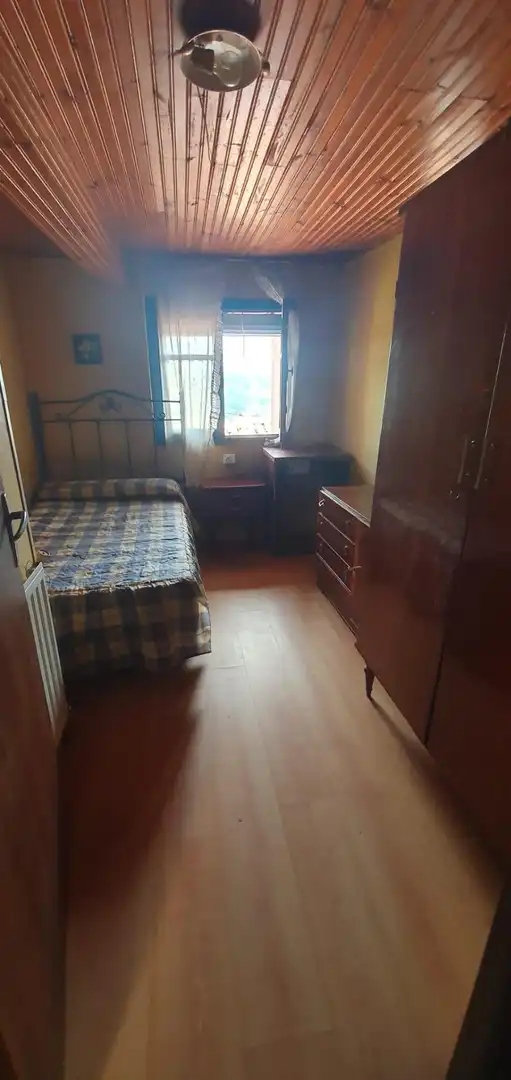 Schlafzimmer von Country house zum Verkauf in Parres mit Heizung, Privatgarten und Möbliert