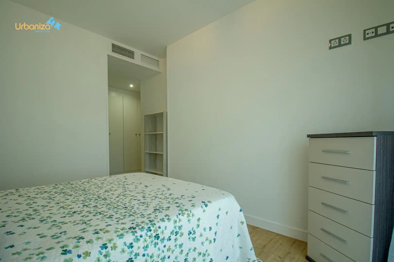 Dormitori de Apartament de lloguer en Badajoz amb Calefacció, Moblat i Balcó
