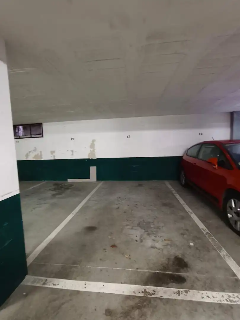 Parking de Piso de alquiler en Liérganes con Calefacción, Parquet y Amueblado