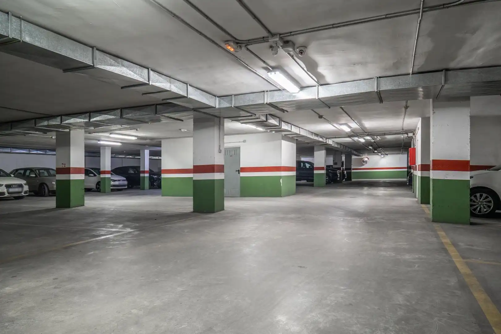 Parkplatz von Garage zum Verkauf in Granada
