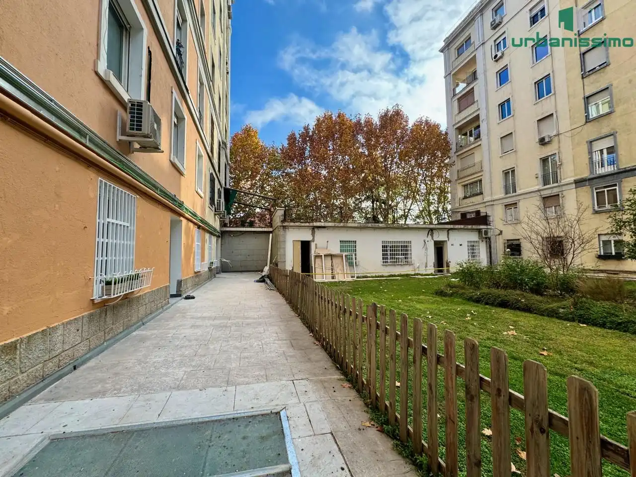 Aparcament de Apartament de lloguer en Madrid amb Aire condicionat, Calefacció i Moblat